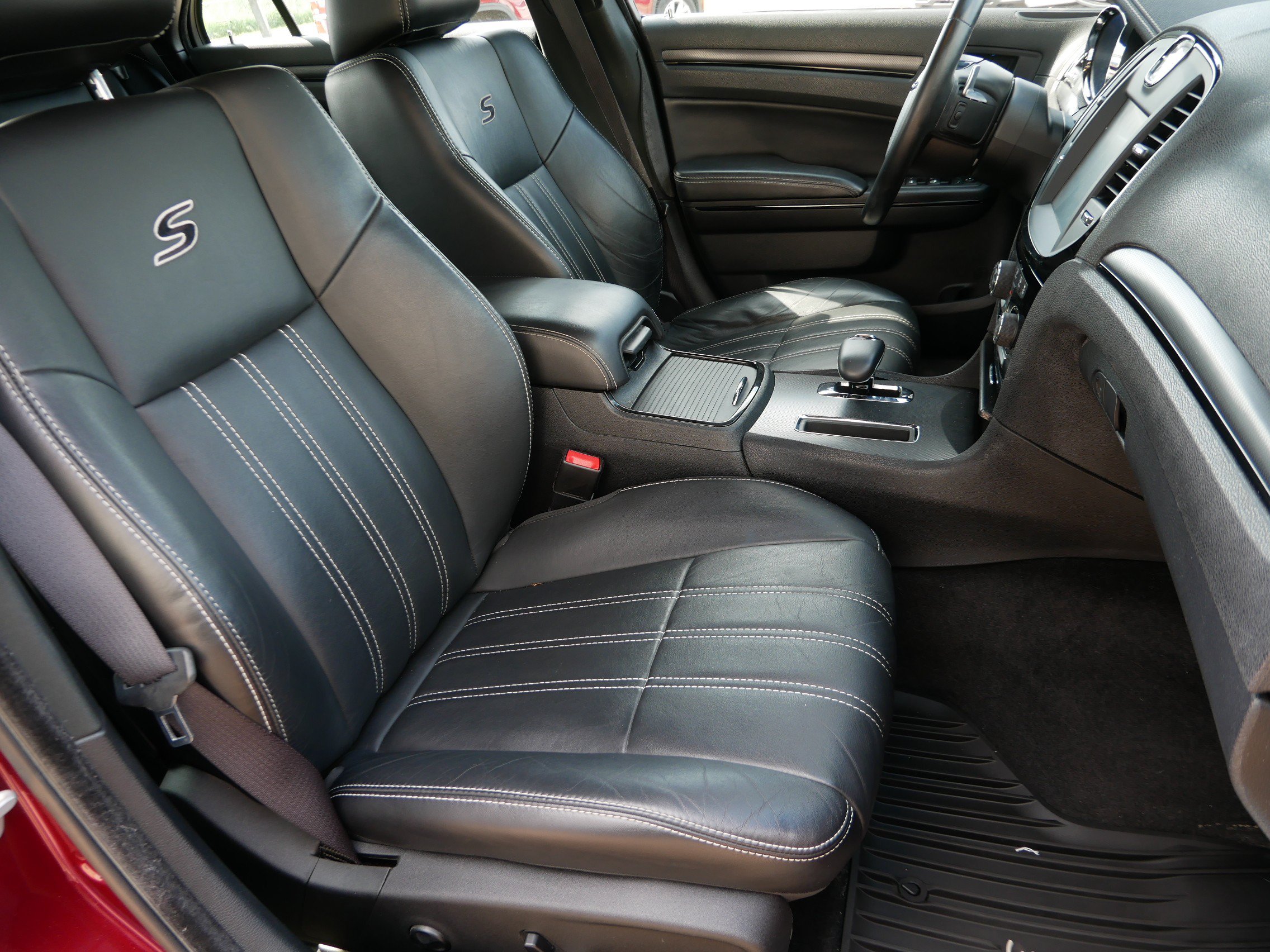 Used 2014 Chrysler 300 S AWD/4WD image 23