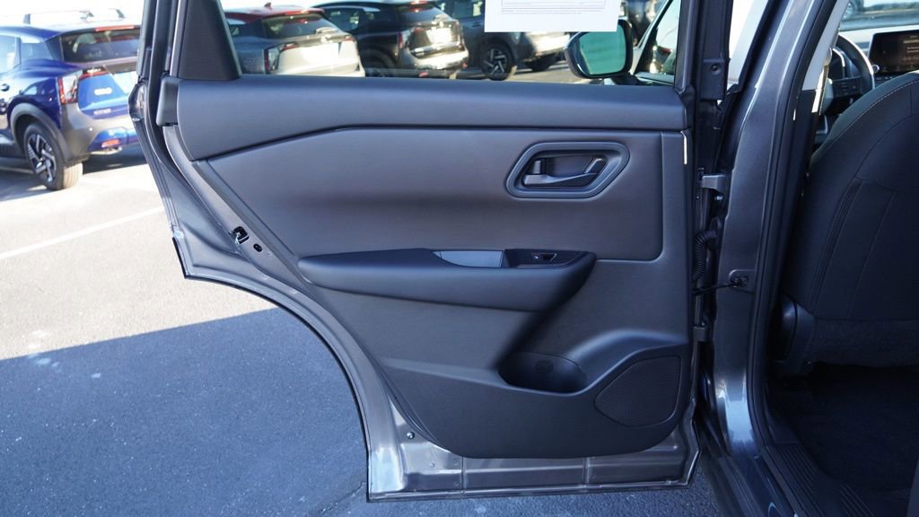 Used 2025 Nissan Rogue S image 16