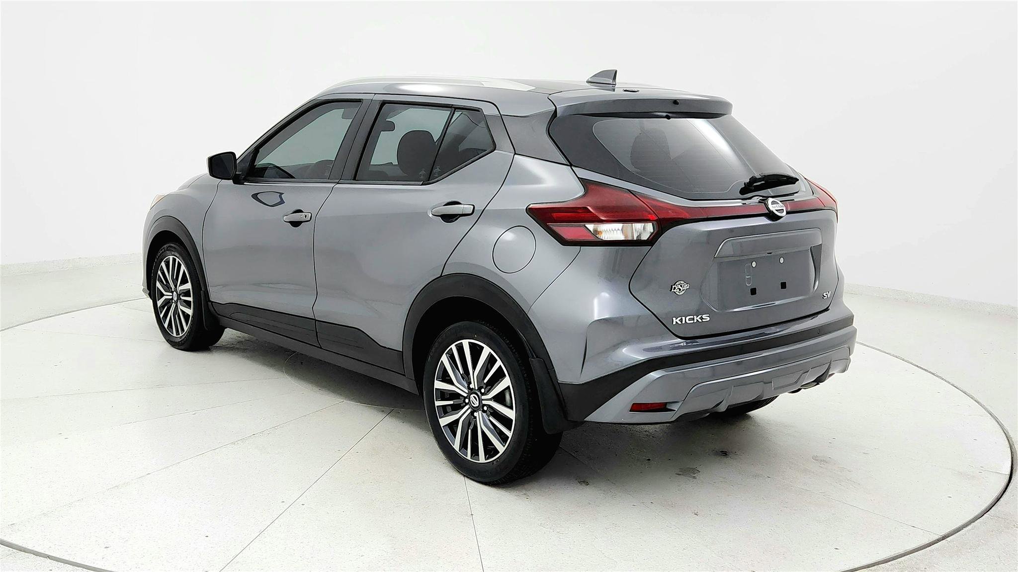 Used 2021 Nissan Kicks SV FWD image 3