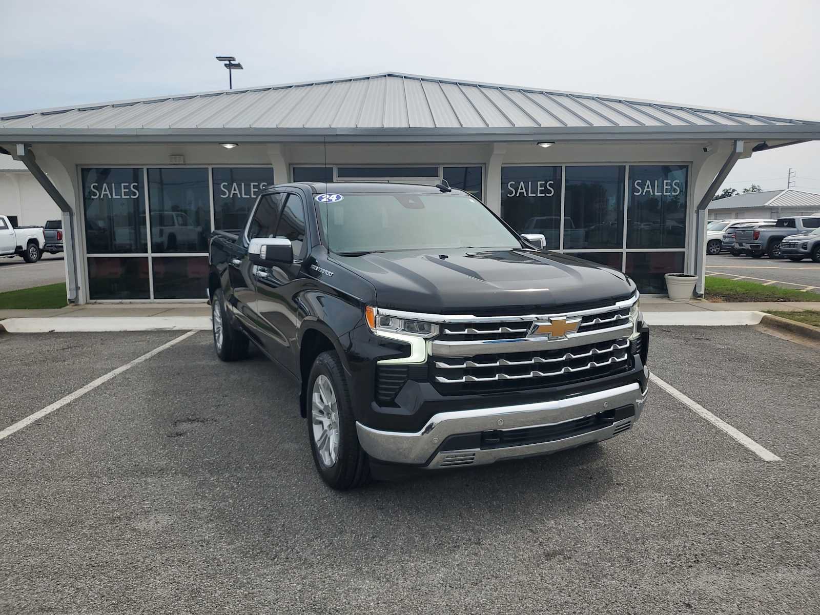 Used 2024 Chevrolet Silverado 1500 LTZ w/ LTZ Convenience Package II RWD image 8