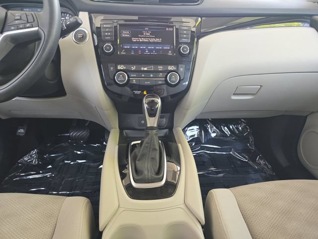Used 2020 Nissan Rogue Sport SV FWD image 3