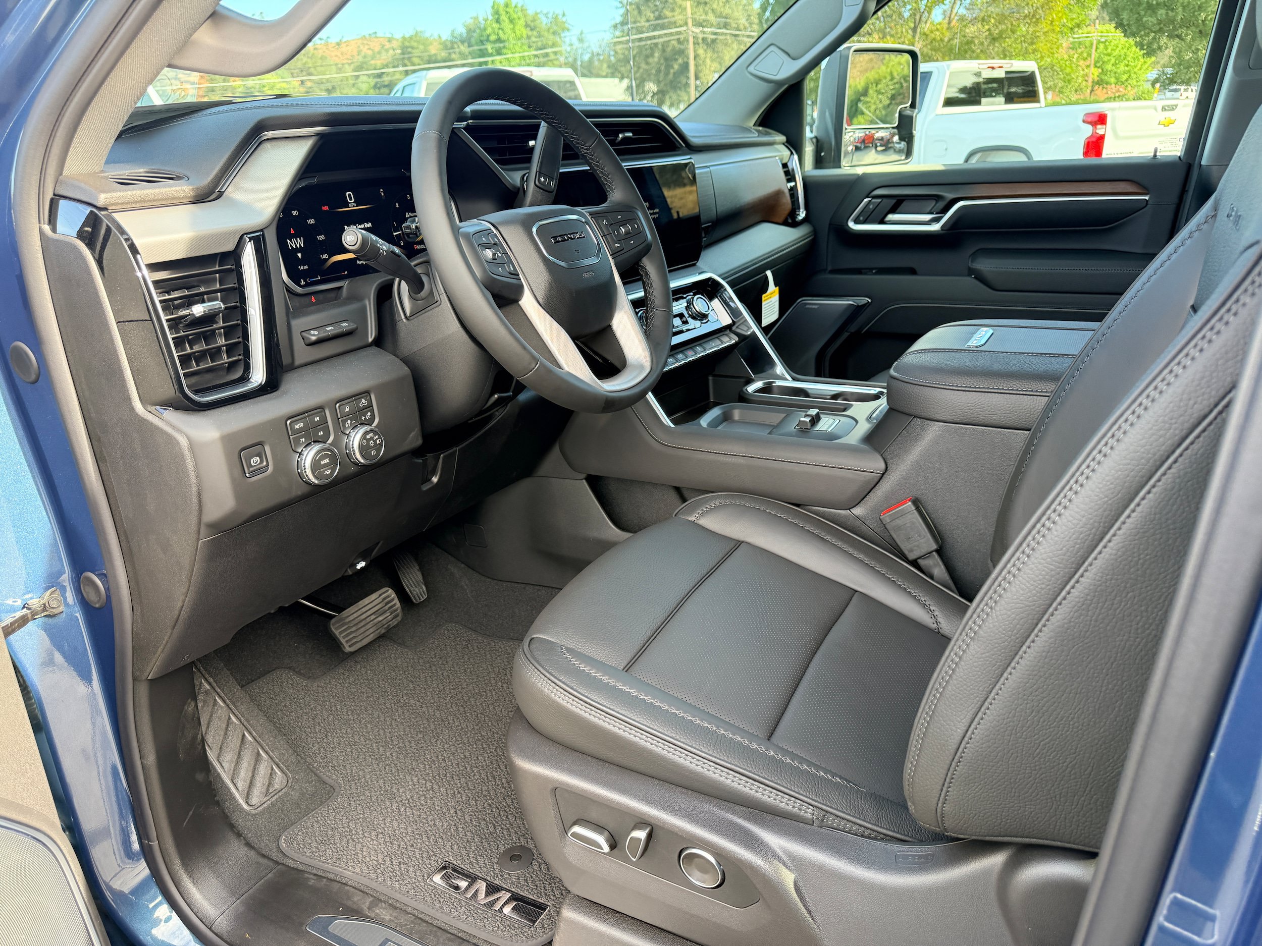 New 2026 GMC Sierra 2500 Denali w/ Denali Reserve Package AWD/4WD image 12