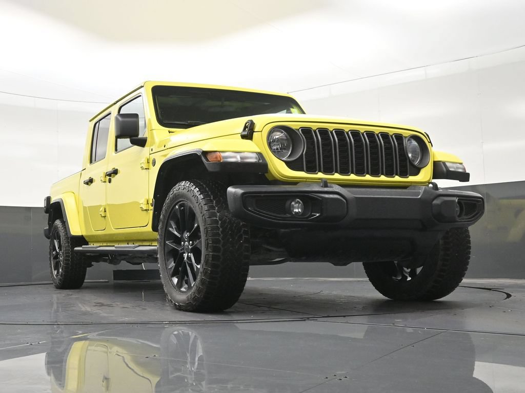 Used 2024 Jeep Gladiator Sport AWD/4WD image 29