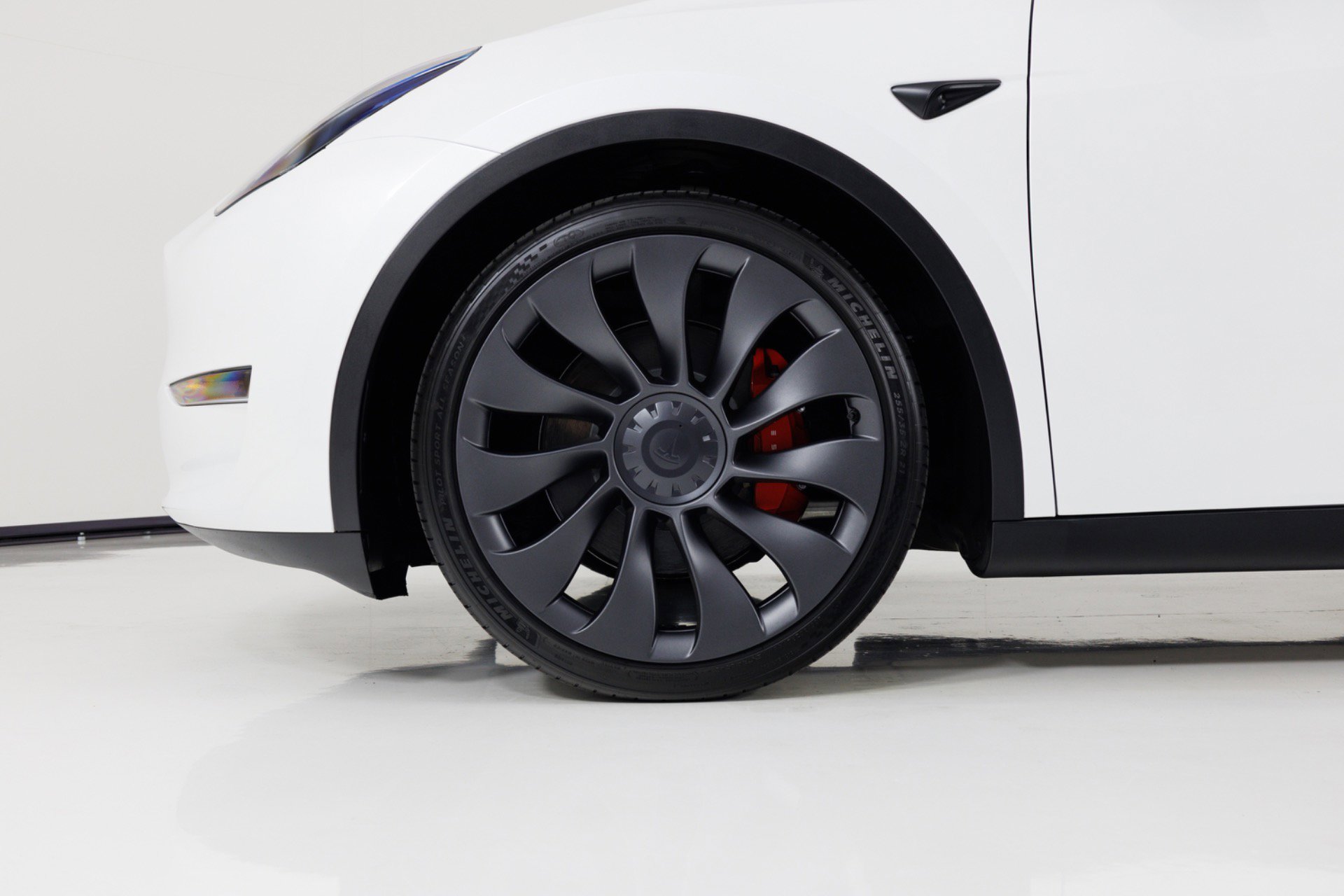 Used 2023 Tesla Model Y Performance AWD/4WD image 9