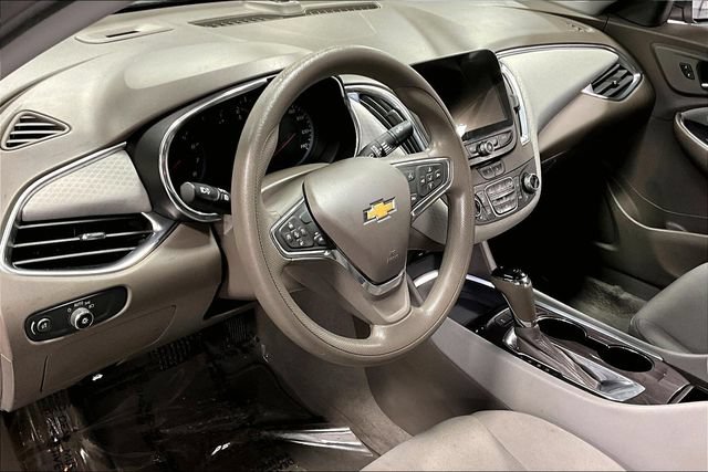 Used 2020 Chevrolet Malibu LT FWD image 15