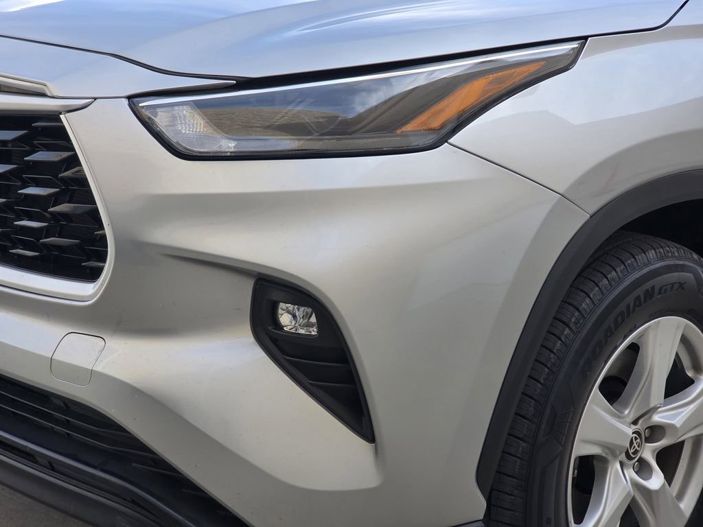 Used 2024 Toyota Highlander LE image 6