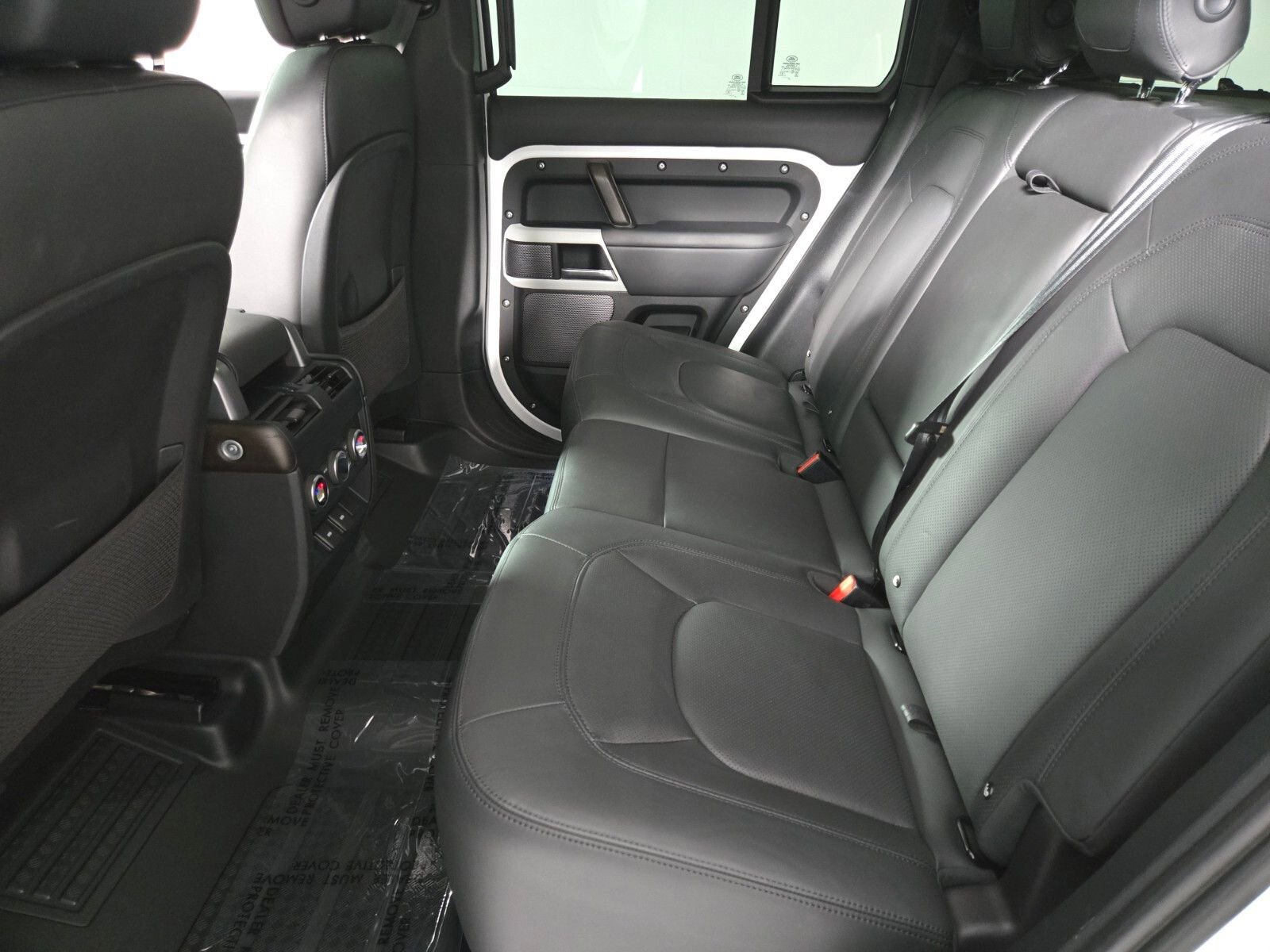 Used 2024 Land Rover Defender 110 SE AWD/4WD image 5