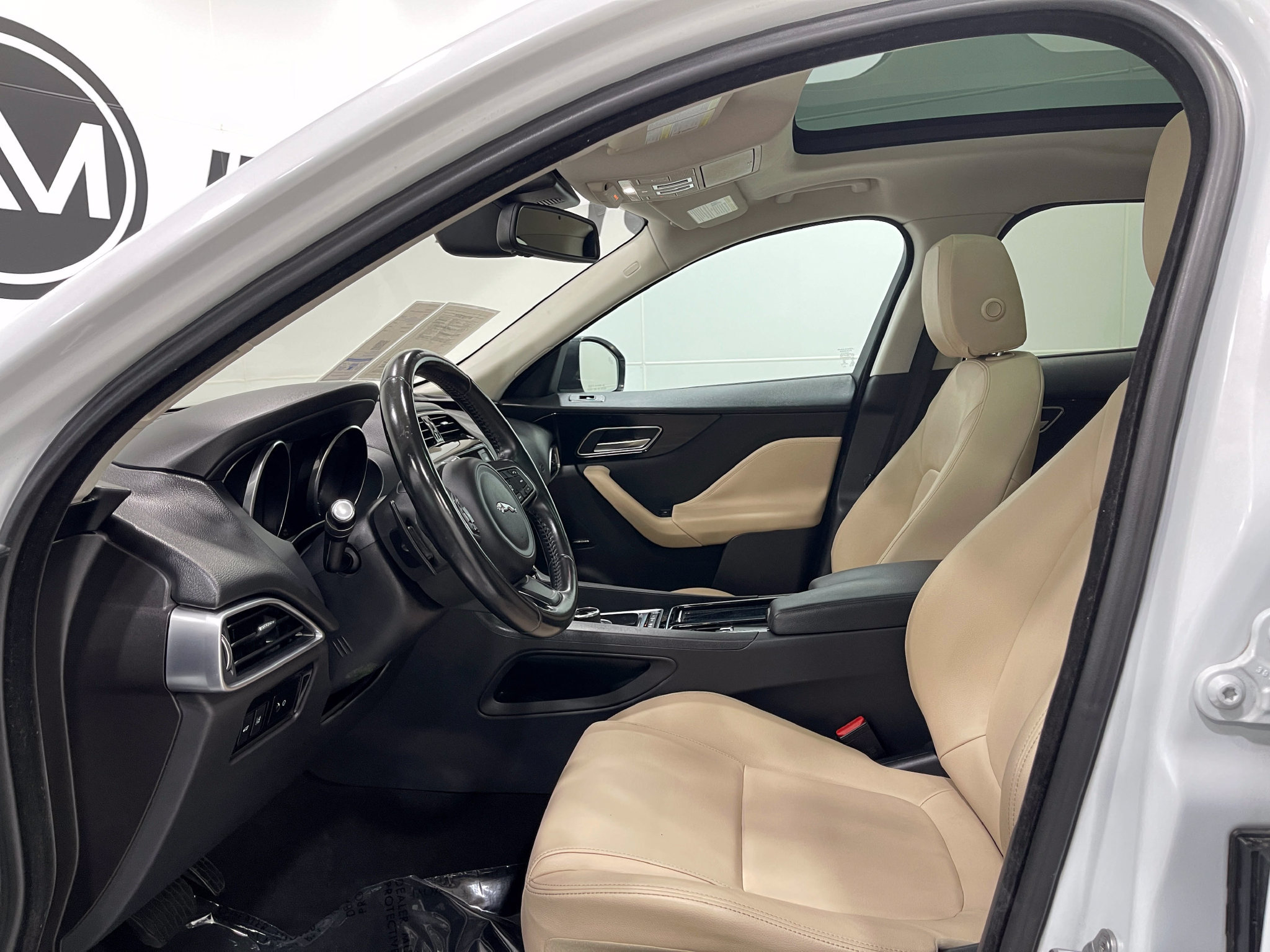 Used 2018 Jaguar F-PACE Premium AWD/4WD image 13