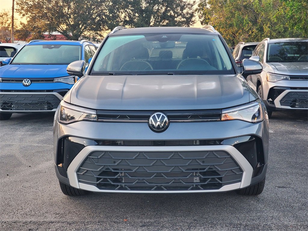 Certified 2025 Volkswagen Taos SE w/ Panoramic Sunroof Package image 2