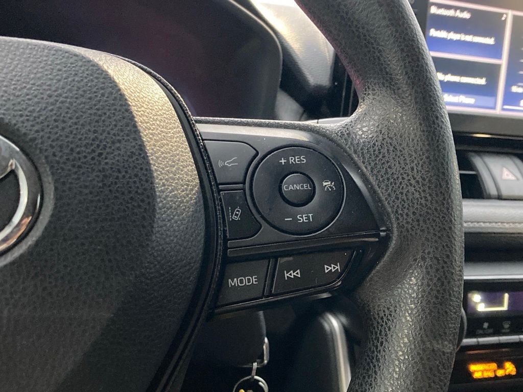 Used 2019 Toyota RAV4 LE FWD image 14