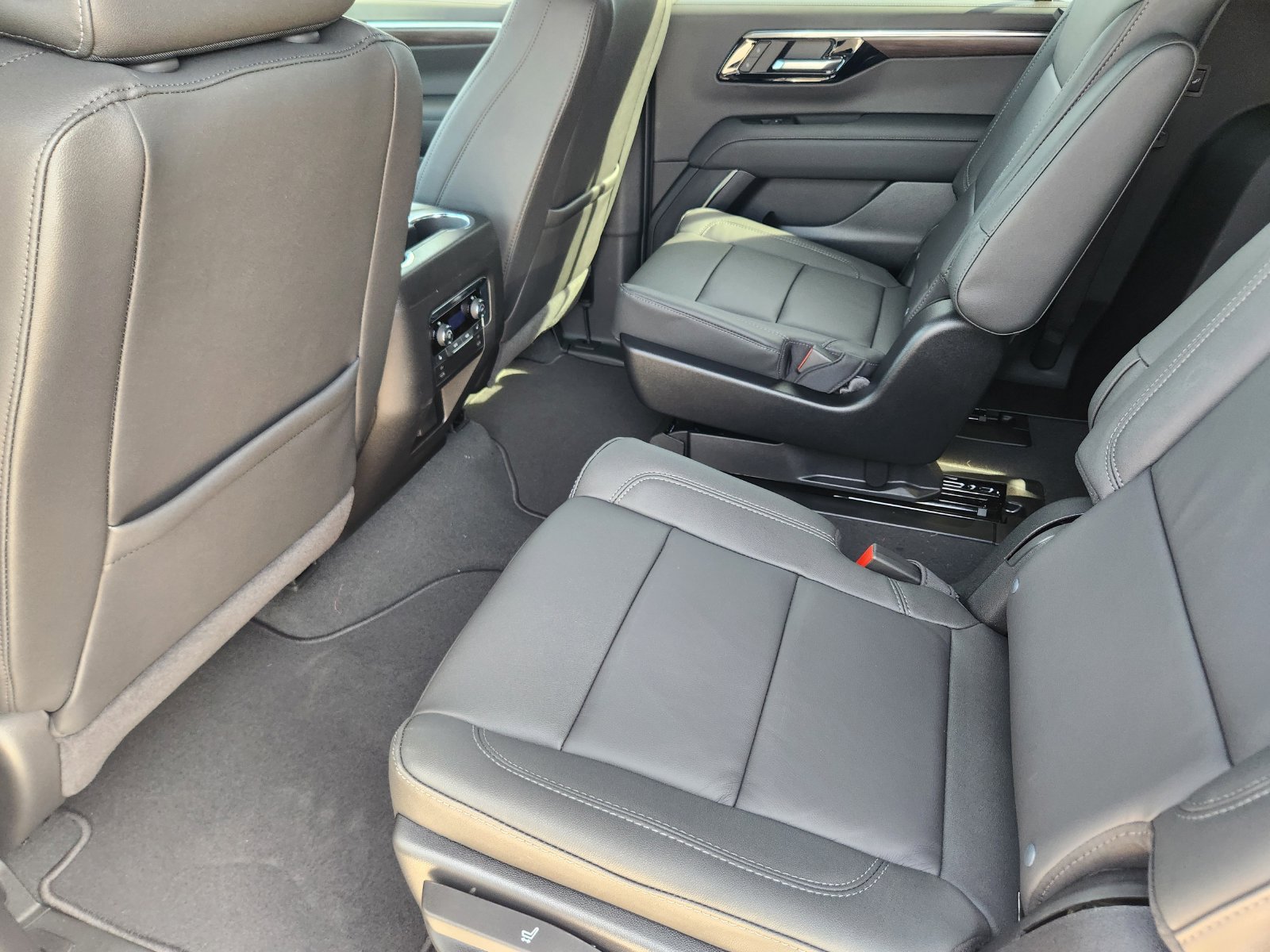 New 2026 Chevrolet Suburban LT w/ Comfort Package RWD image 24