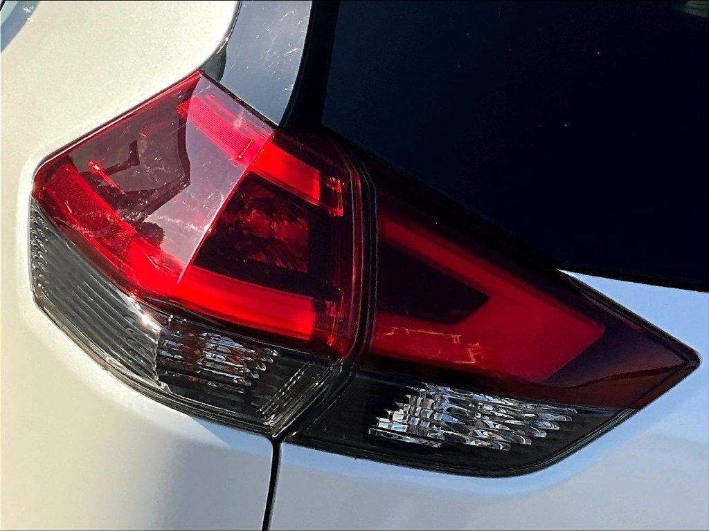 Used 2020 Nissan Rogue SV AWD/4WD image 25