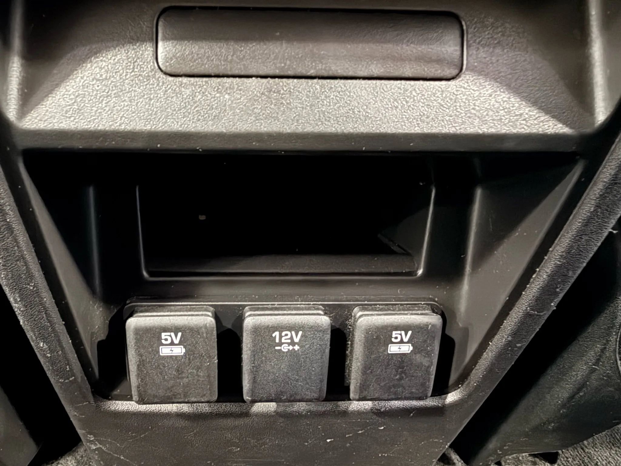 Used 2017 Land Rover Discovery Sport SE image 18