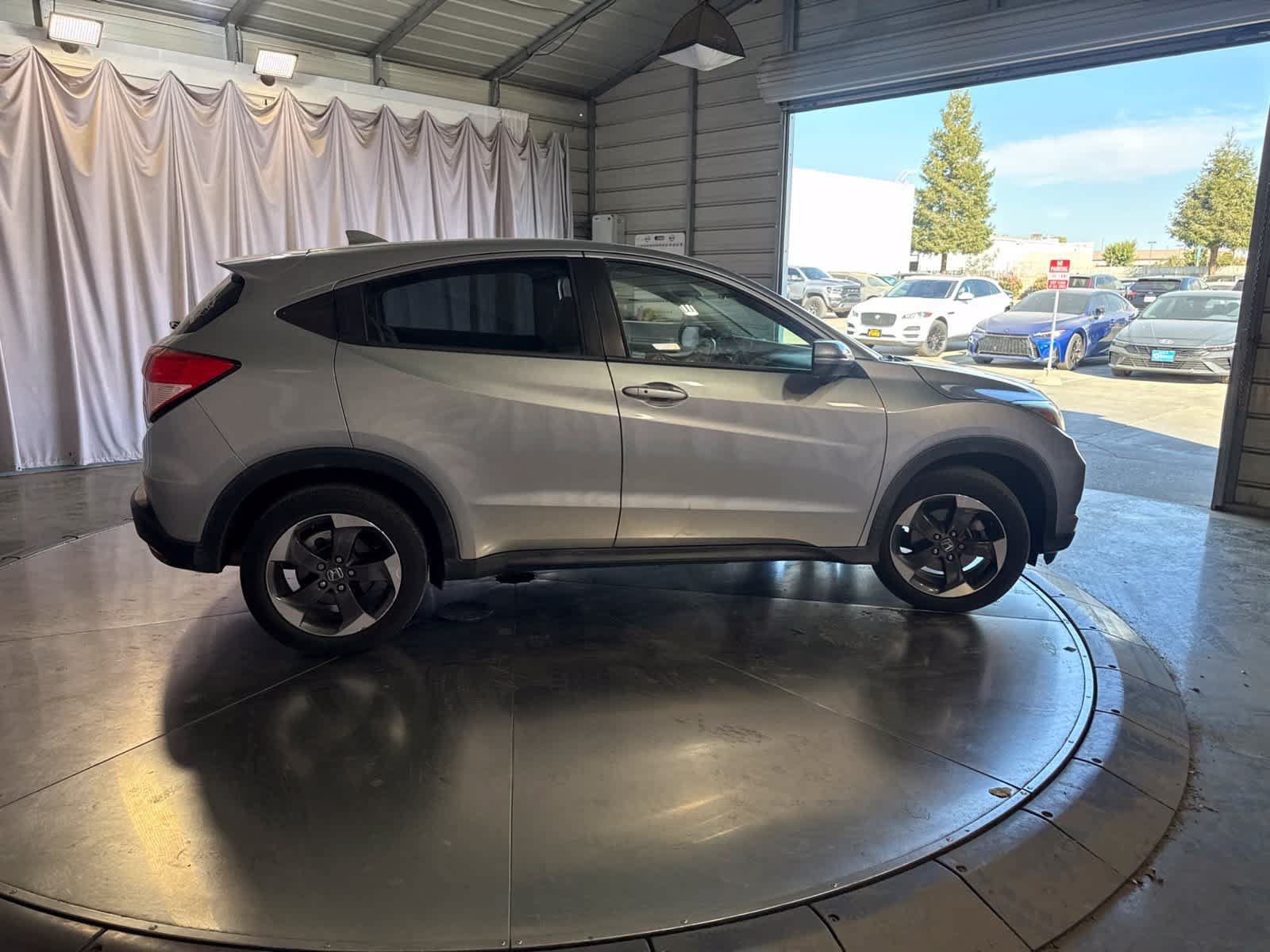 Used 2018 Honda HR-V EX image 3