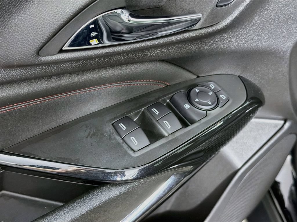 Used 2025 Chevrolet Trax RS w/ Sunroof Package FWD image 32