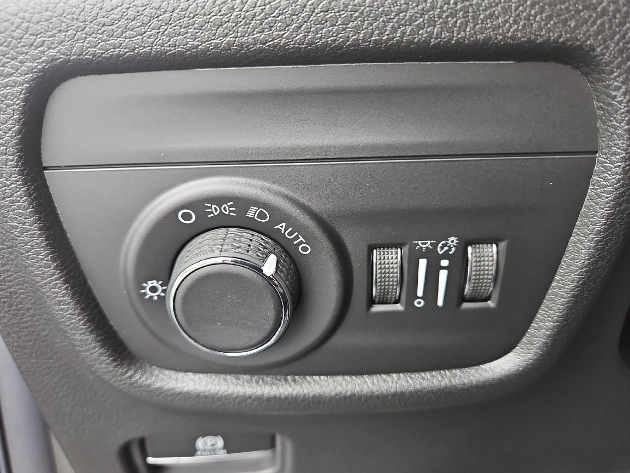 New 2026 Jeep Grand Cherokee Altitude AWD/4WD image 30