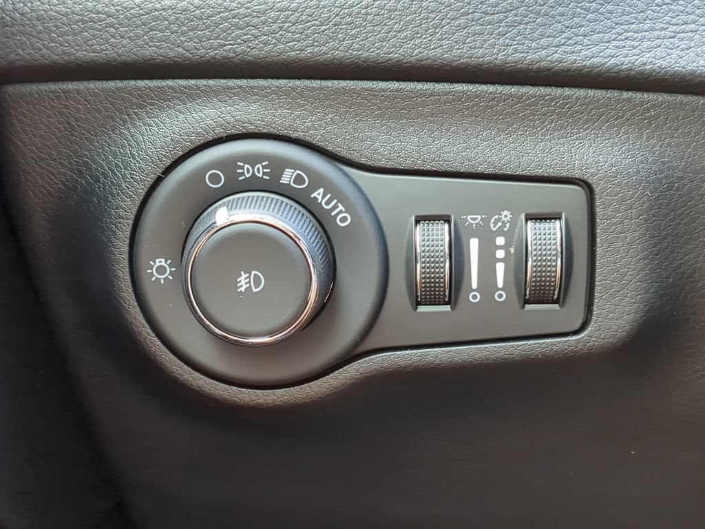Used 2021 Jeep Compass Limited AWD/4WD image 26