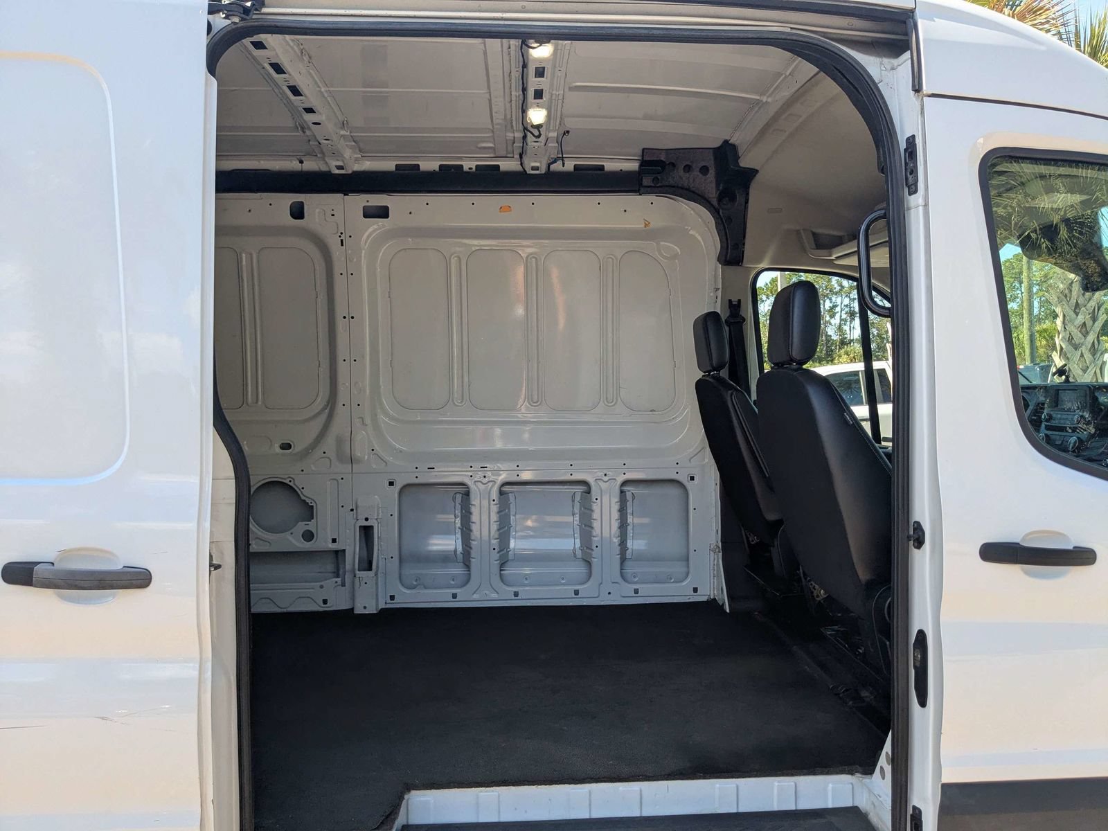 Used 2024 Ford Transit 250 148 Medium Roof RWD image 15