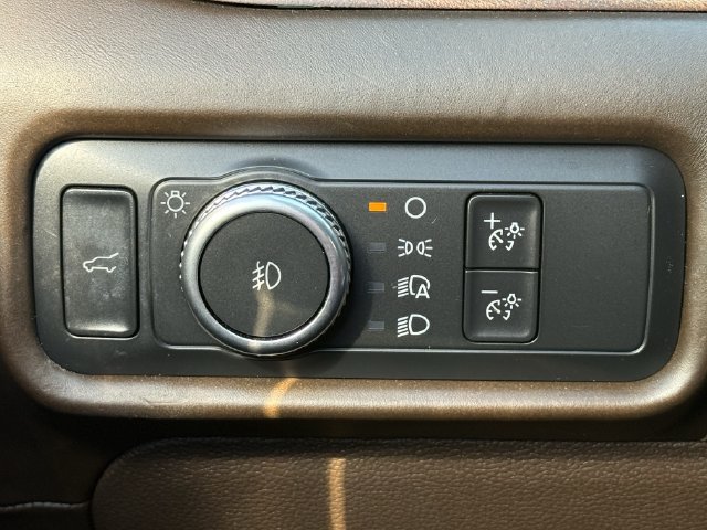 Used 2021 Ford Explorer King Ranch w/ Premium Technology Package RWD image 21