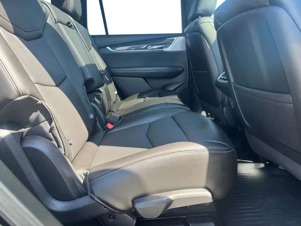Used 2025 Cadillac XT6 Sport w/ Technology Package image 17