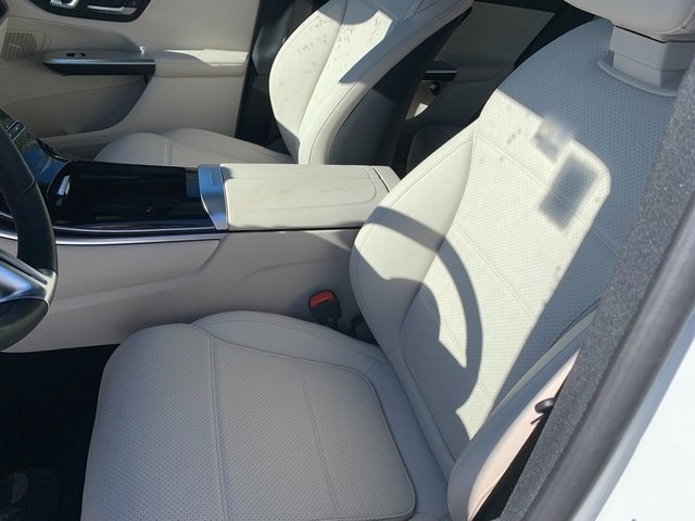 Used 2025 Mercedes-Benz GLC 300 4MATIC image 16