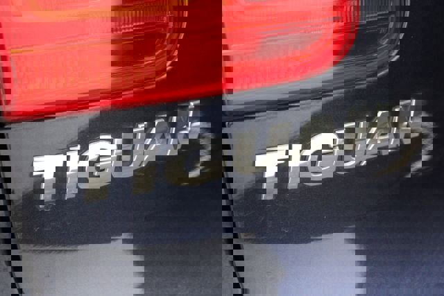 Used 2016 Volkswagen Tiguan S image 8