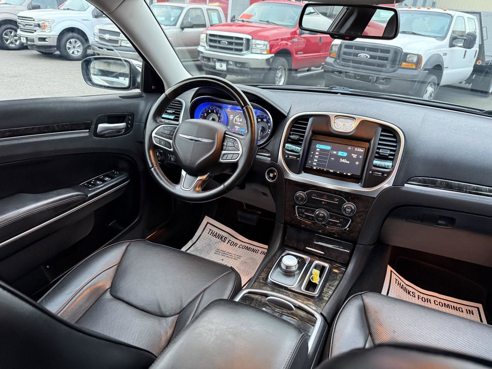 Used 2018 Chrysler 300 Limited image 17