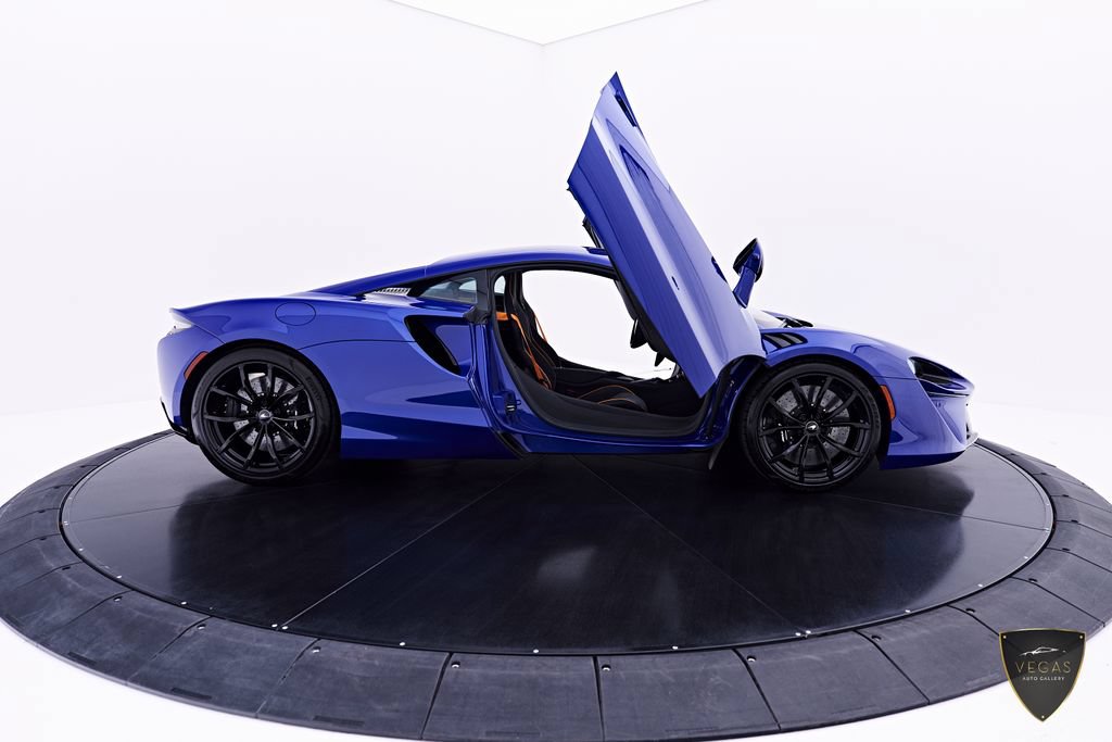 Used 2025 McLaren Artura RWD image 27