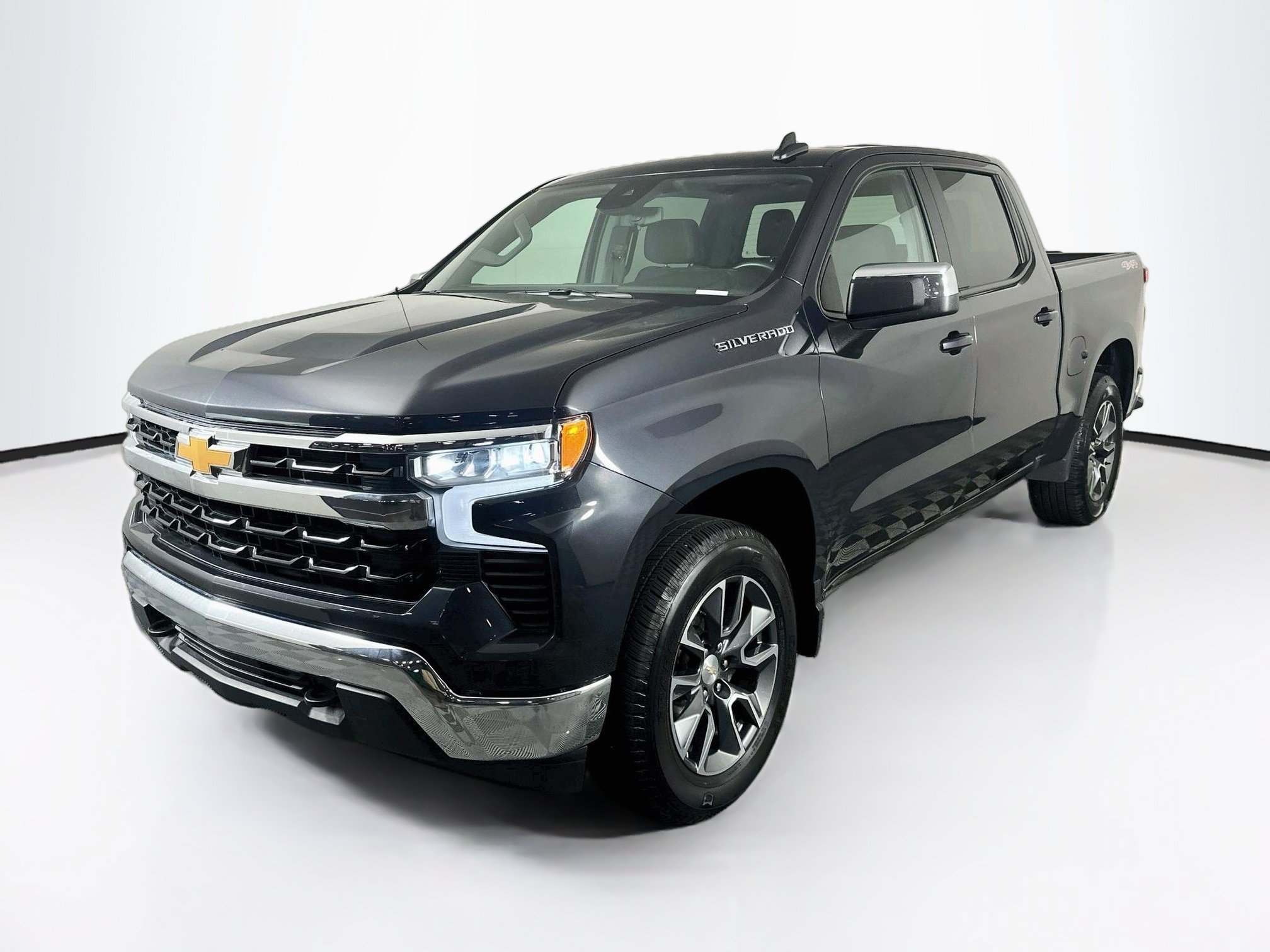 Used 2024 Chevrolet Silverado 1500 LT AWD/4WD image 3