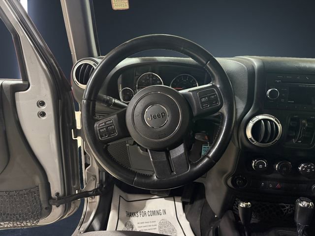 Used 2015 Jeep Wrangler Unlimited Rubicon w/ Connectivity Group image 12