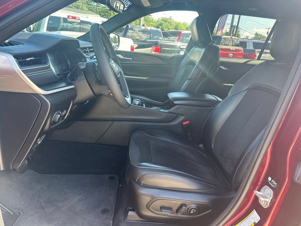 Used 2023 Jeep Grand Cherokee Altitude AWD/4WD image 15