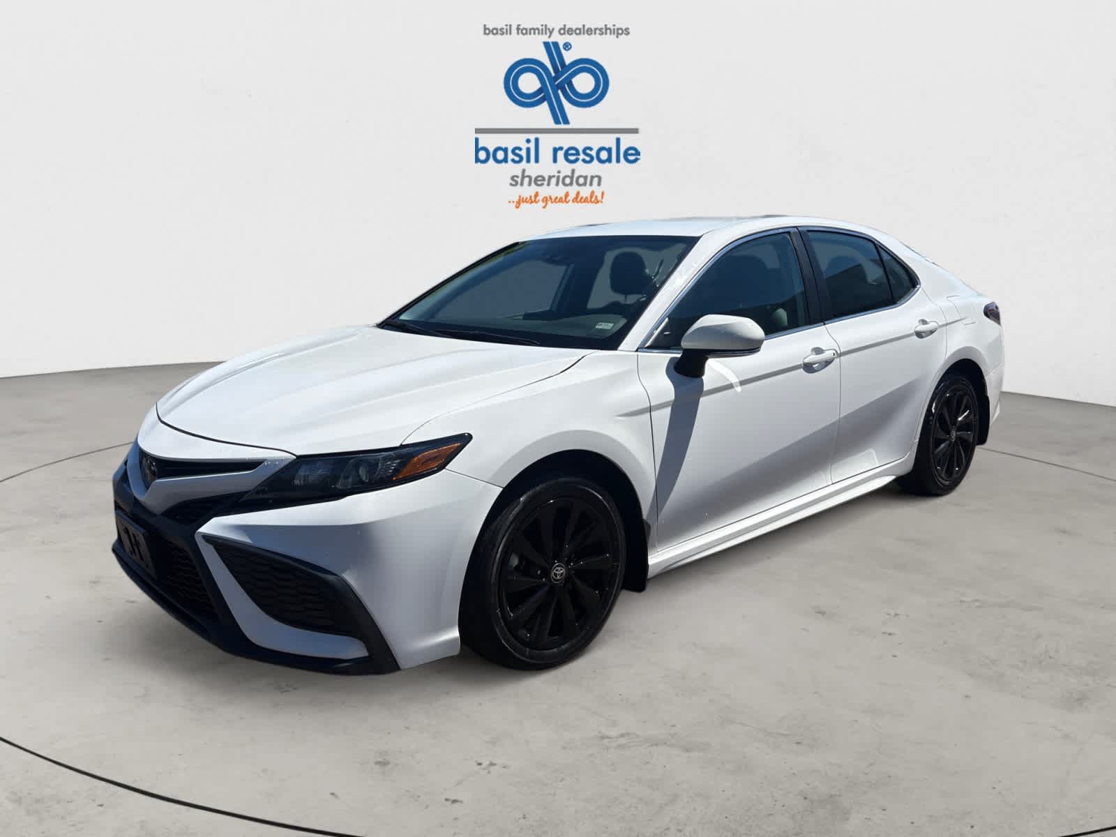 Used 2024 Toyota Camry SE FWD image 2