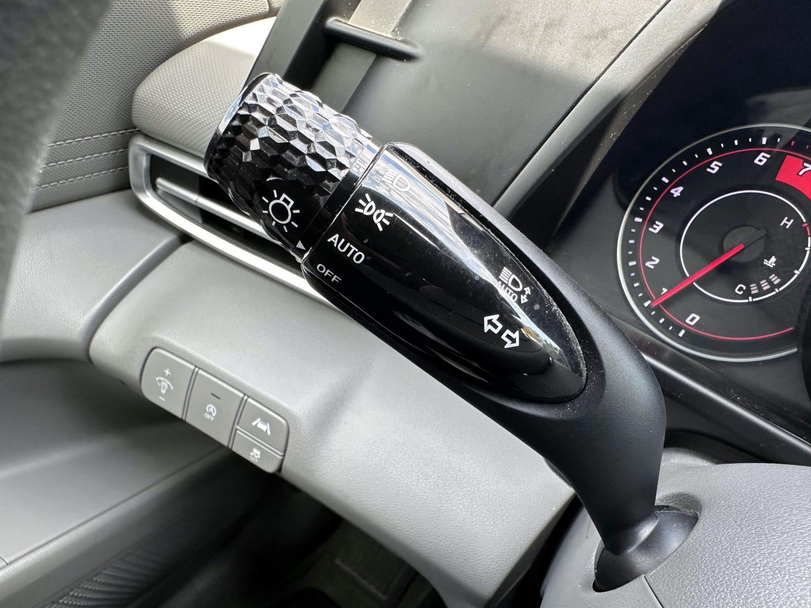 Used 2023 Hyundai Elantra SE FWD image 18