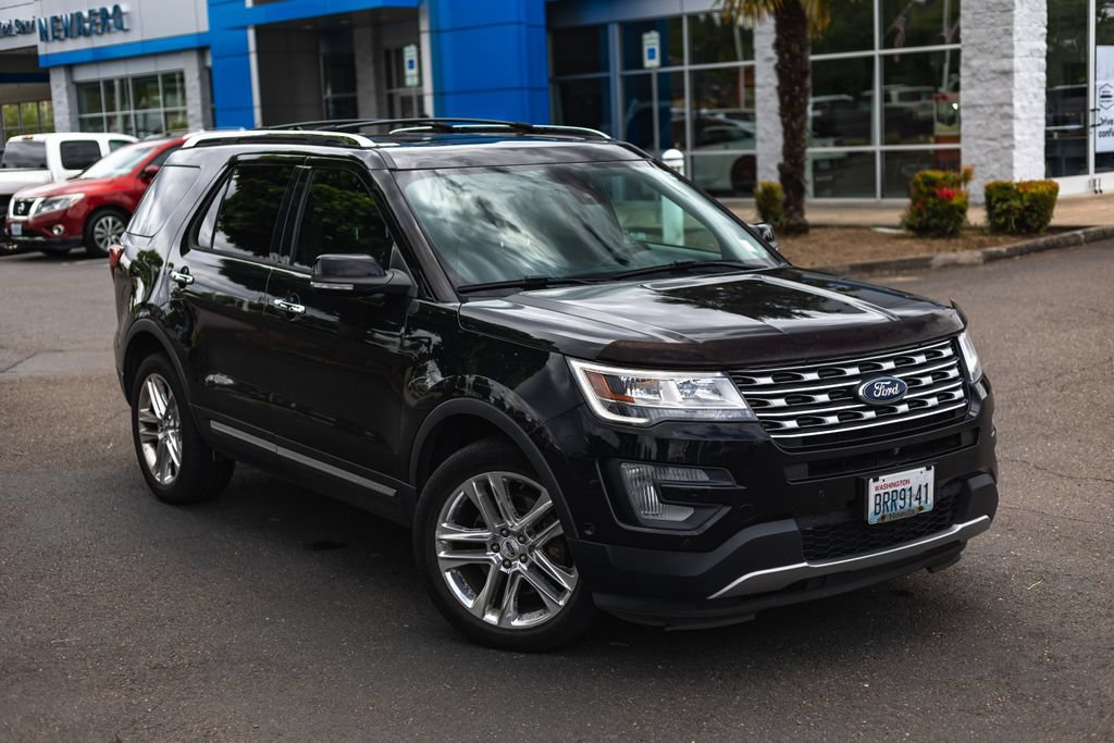 Used 2017 Ford Explorer Limited w/ Equipment Group 301A AWD/4WD image 2