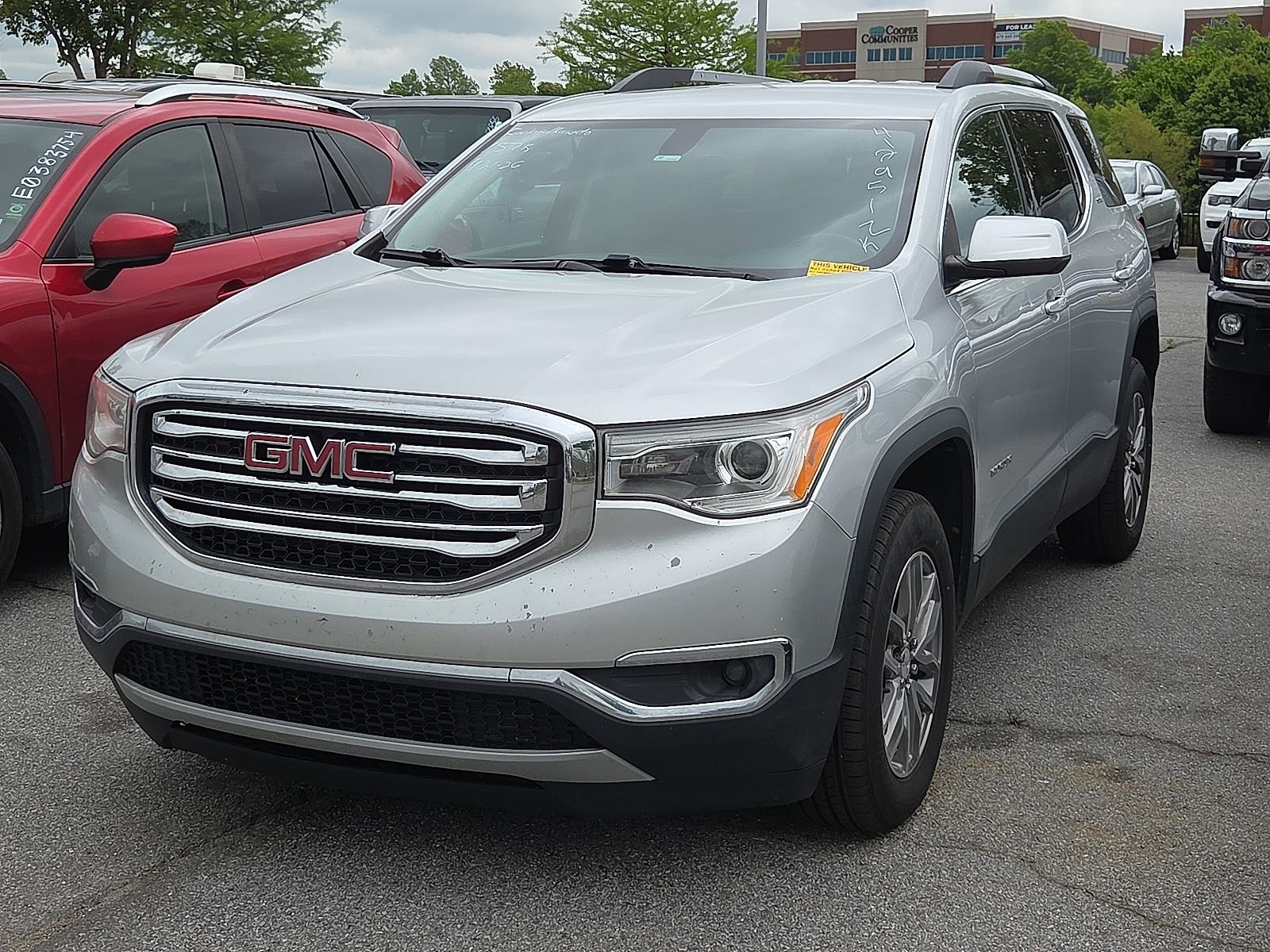 Used 2019 GMC Acadia SLE w/ Driver Alert Package I FWD image 2