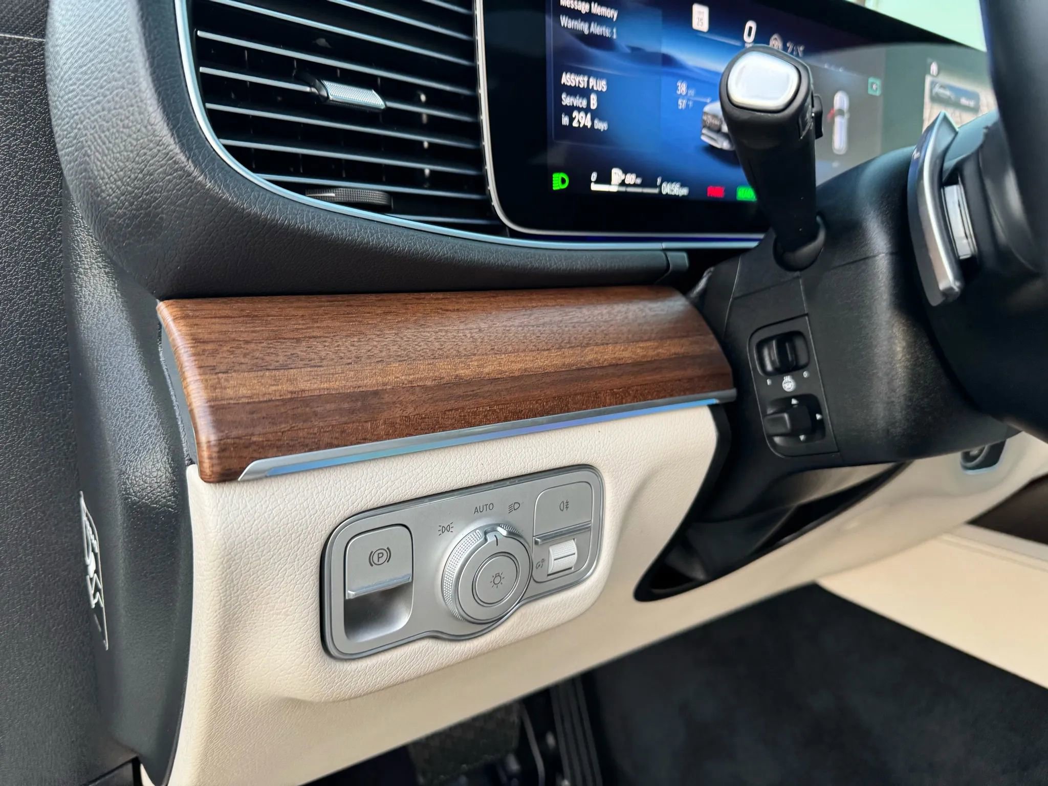 Used 2025 Mercedes-Benz GLE 450e 4MATIC w/ AMG Line Exterior image 31