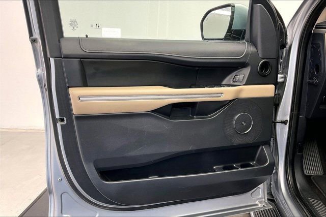 Used 2022 Ford Expedition Max Limited image 25