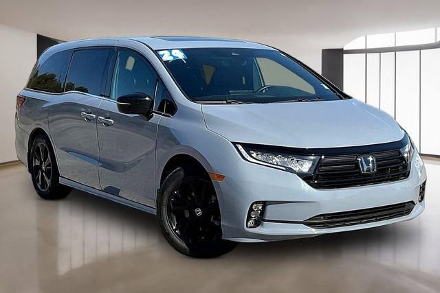 Used 2024 Honda Odyssey Sport image 3