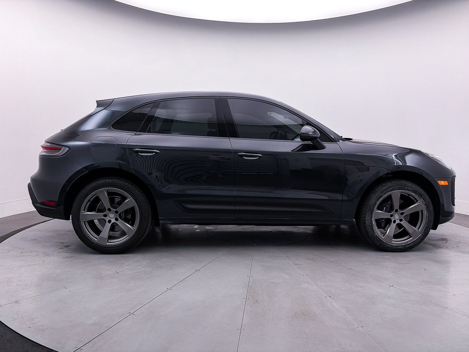 Used 2024 Porsche Macan AWD/4WD image 43