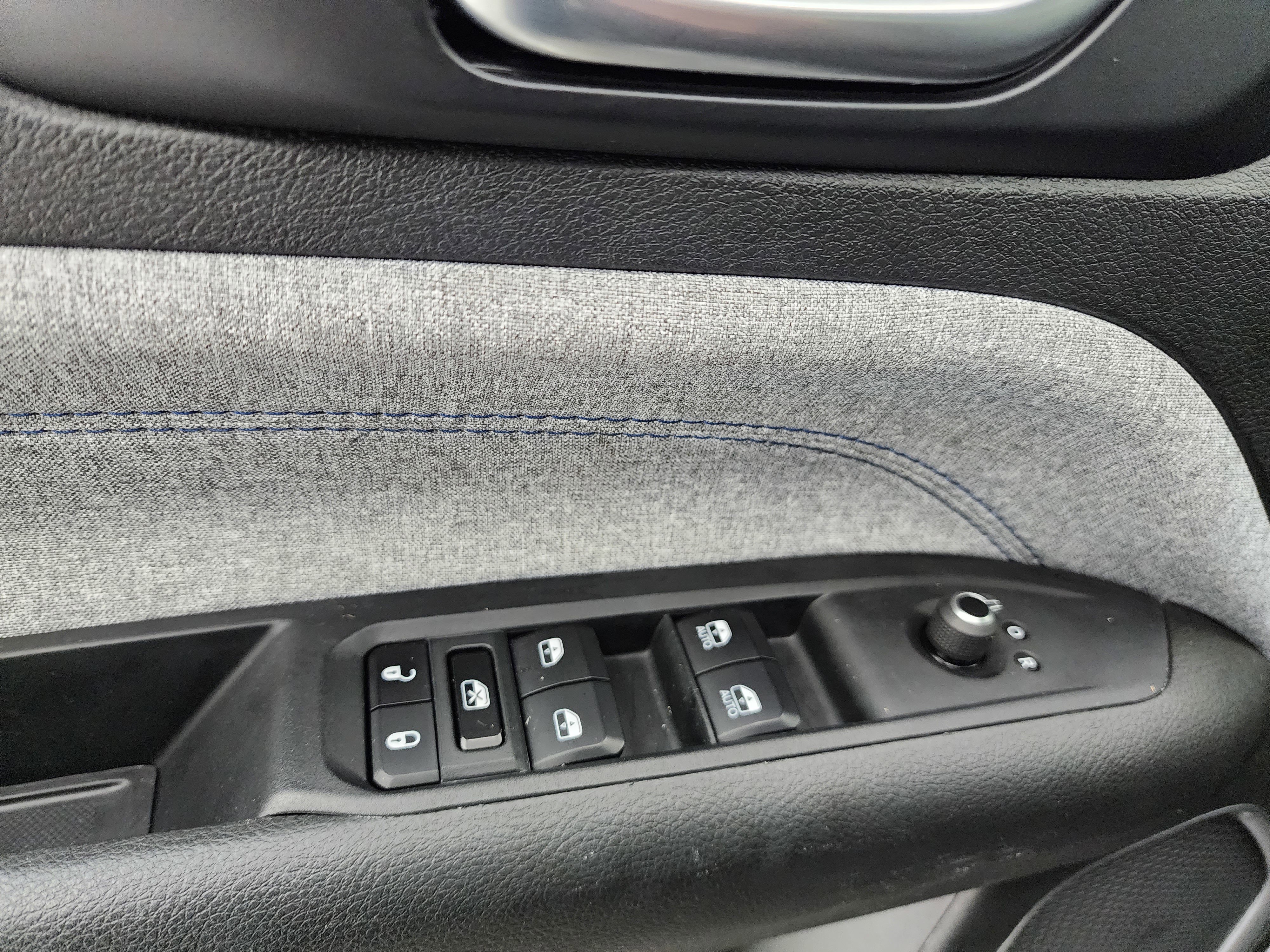 Used 2024 Jeep Compass Latitude image 38