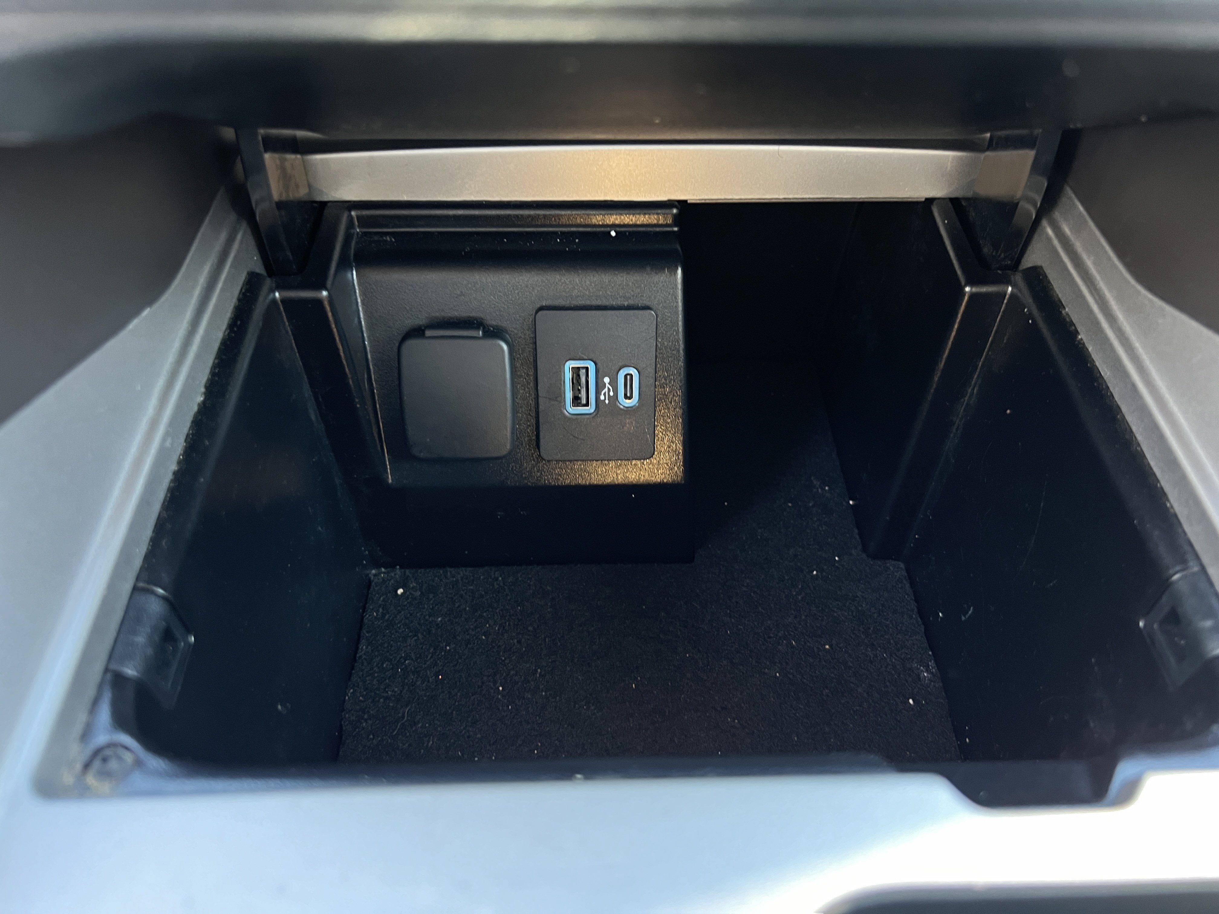 Used 2023 Ford Explorer Platinum w/ Technology Package image 26