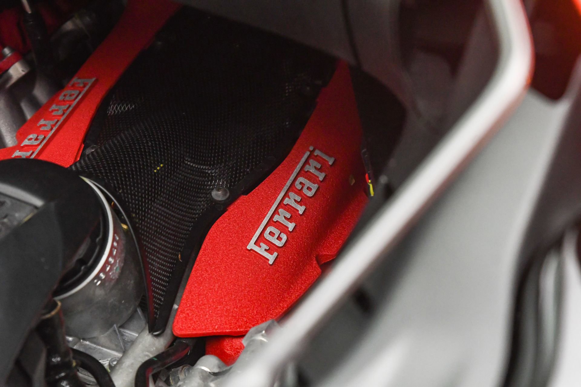 Used 2025 Ferrari SF90 Spider image 34