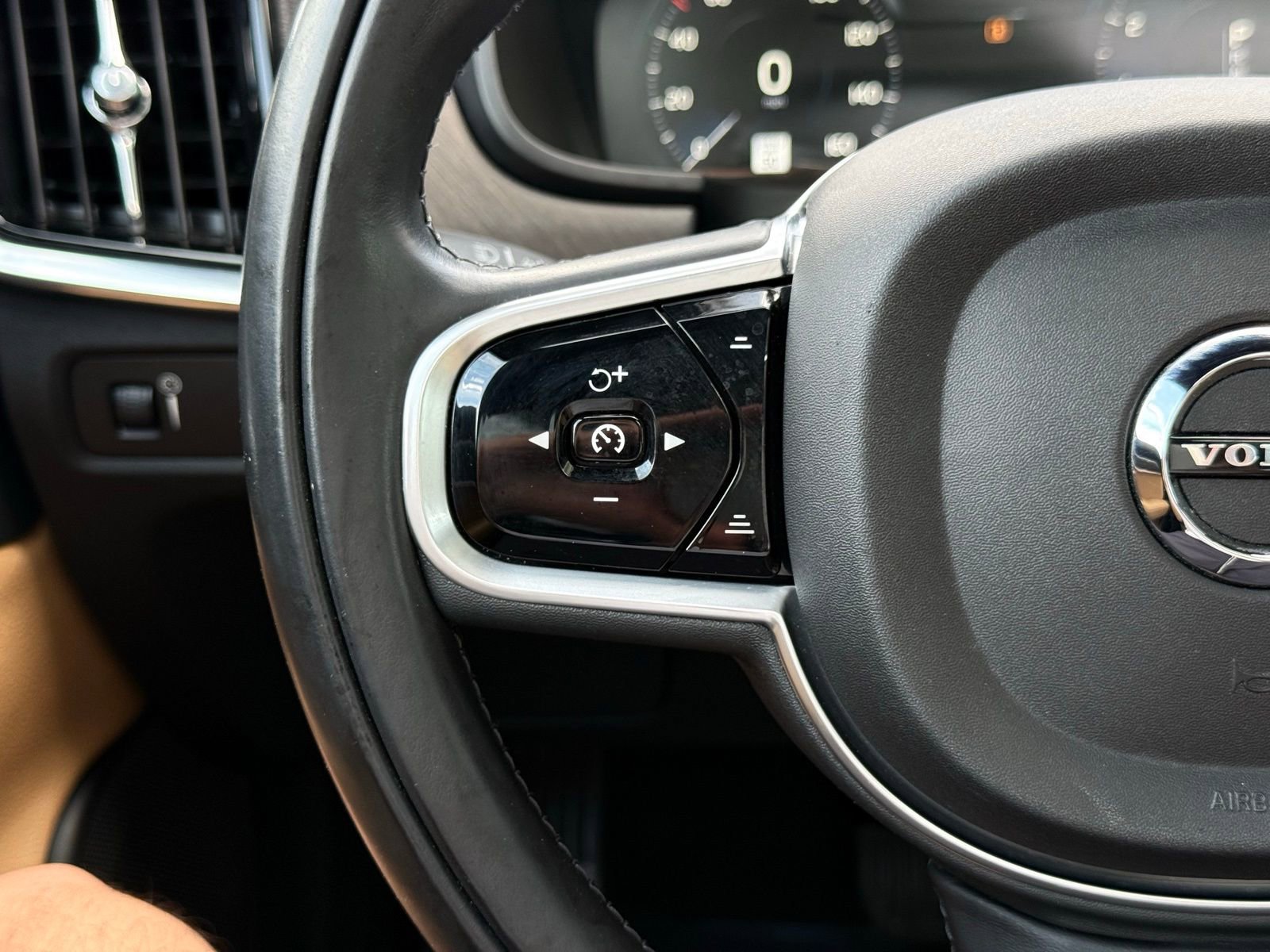 Used 2018 Volvo V90 T5 Cross Country w/ Convenience Package image 38