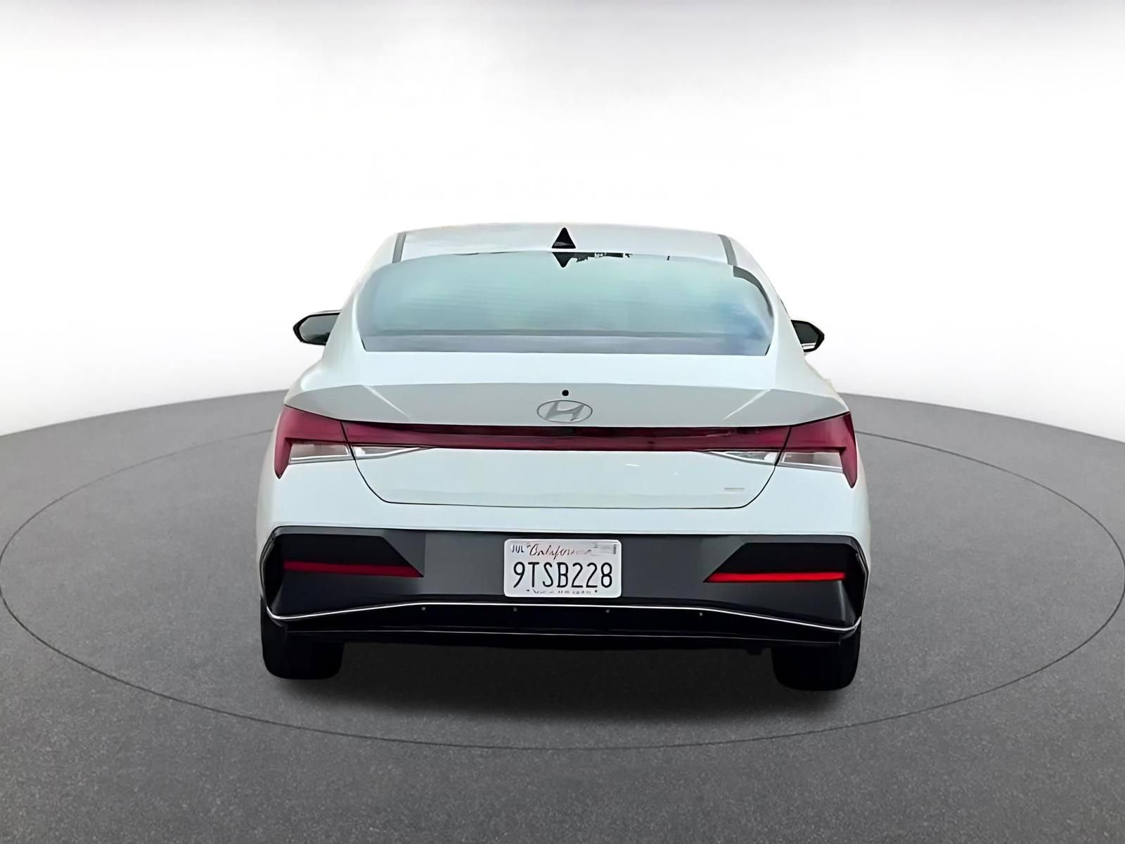 Used 2025 Hyundai Elantra Limited image 12