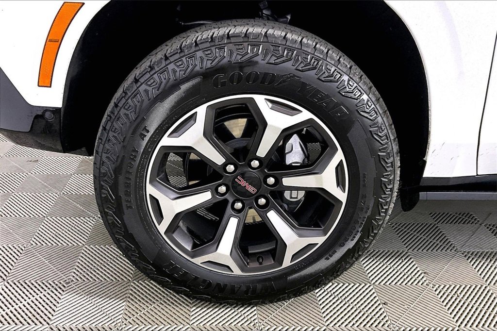 Used 2025 GMC Yukon AT4 Ultimate image 7