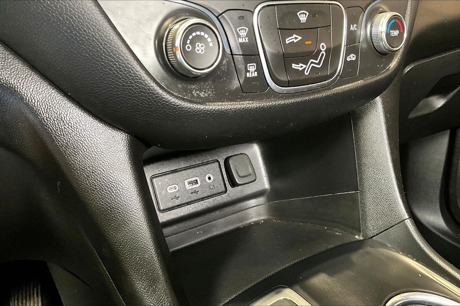 Used 2020 Chevrolet Equinox LT FWD image 16