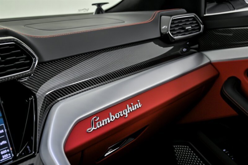 Used 2021 Lamborghini Urus AWD/4WD image 40