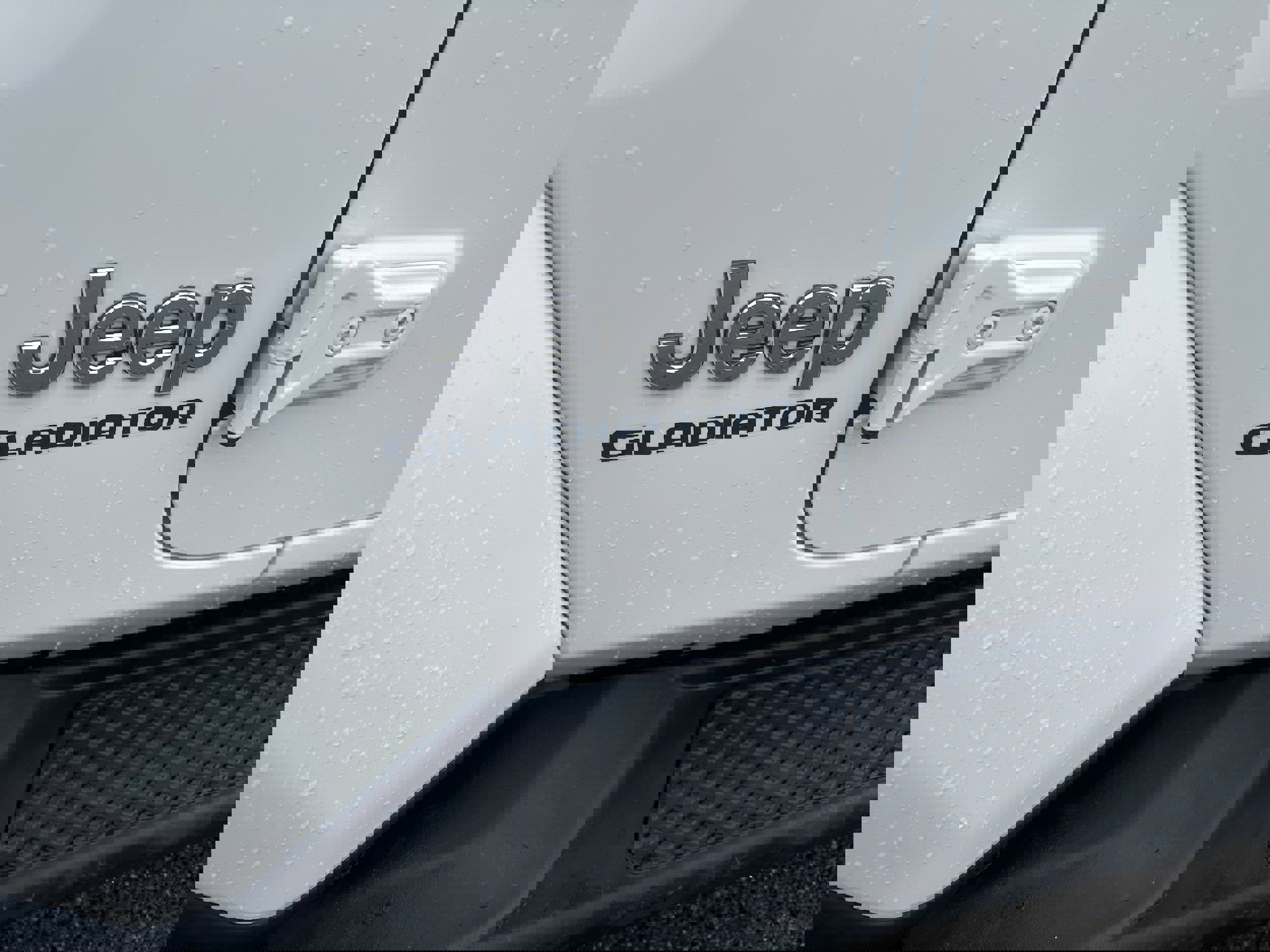 Used 2020 Jeep Gladiator Overland image 4