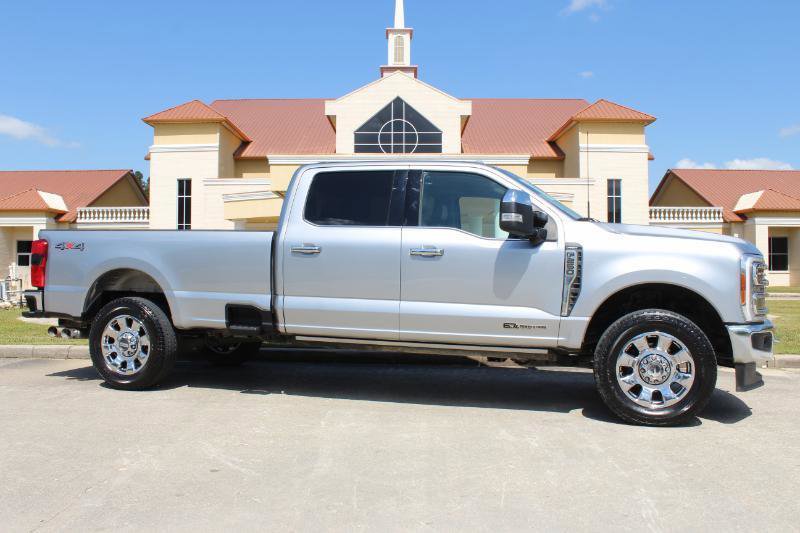 Used 2023 Ford F250 Lariat w/ Chrome Package image 3