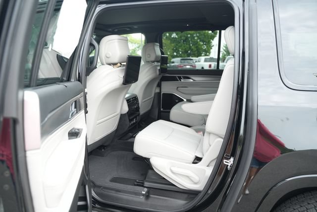 New 2026 Jeep Grand Wagoneer L Limited w/ Premium Group II AWD/4WD image 14